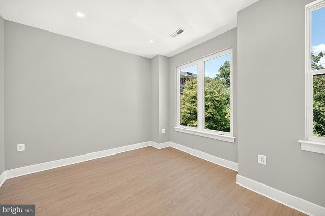 158 N LEE, Falls Church, VA 22046