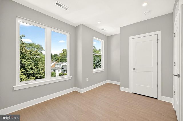 158 N LEE, Falls Church, VA 22046