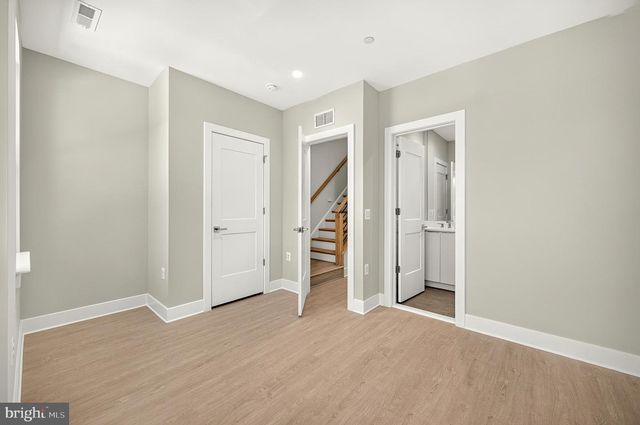 158 N LEE, Falls Church, VA 22046