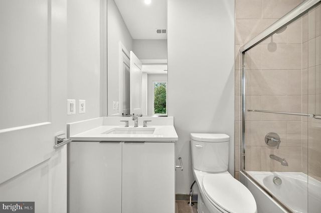 158 N LEE, Falls Church, VA 22046