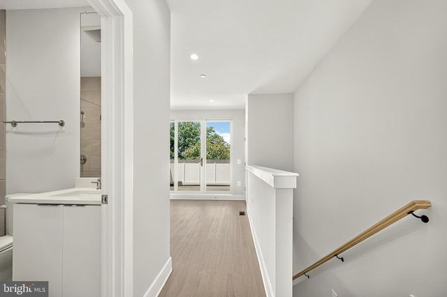 158 N LEE, Falls Church, VA 22046