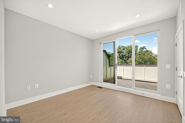 158 N LEE, Falls Church, VA 22046