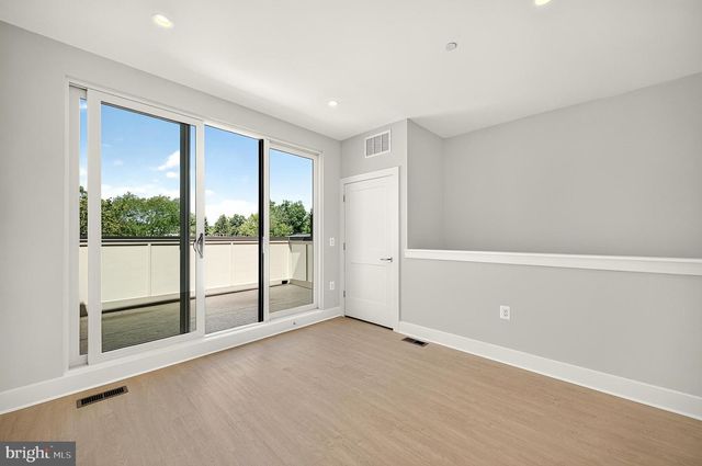 158 N LEE, Falls Church, VA 22046