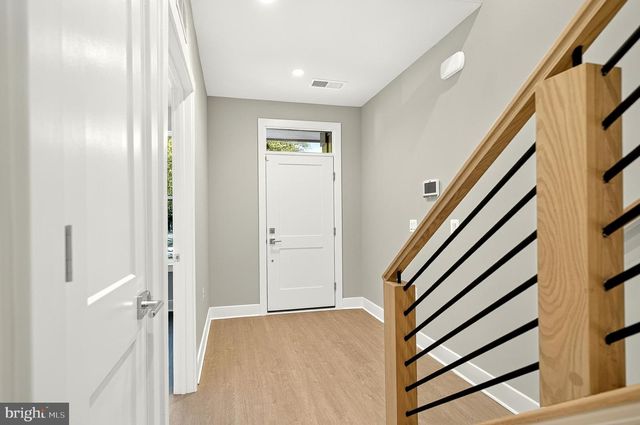 158 N LEE, Falls Church, VA 22046