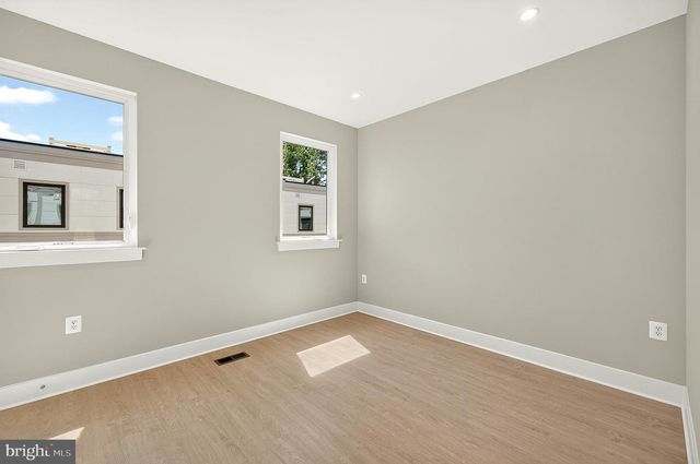 158 N LEE, Falls Church, VA 22046