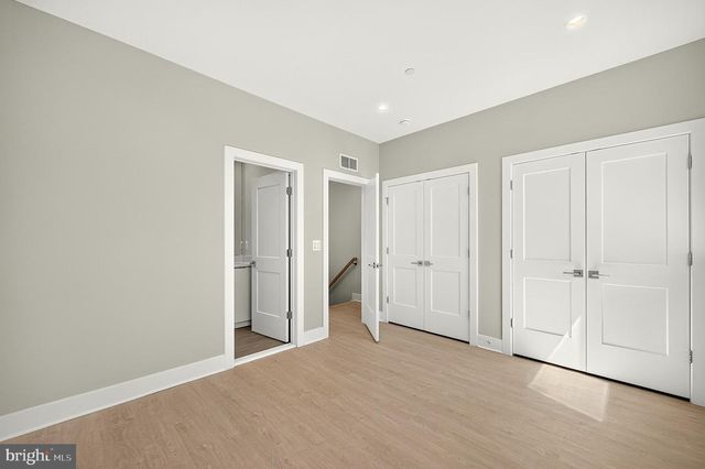 158 N LEE, Falls Church, VA 22046
