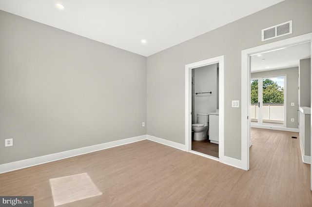 158 N LEE, Falls Church, VA 22046