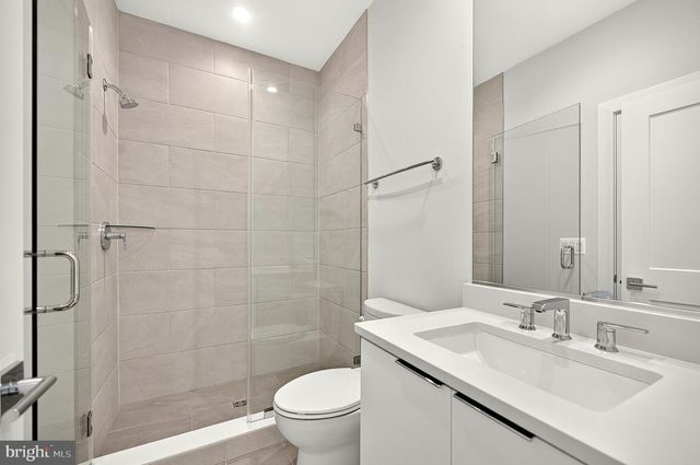 158 N LEE, Falls Church, VA 22046