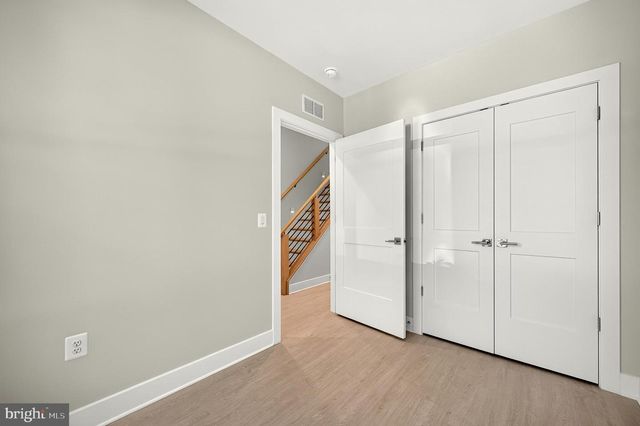 158 N LEE, Falls Church, VA 22046
