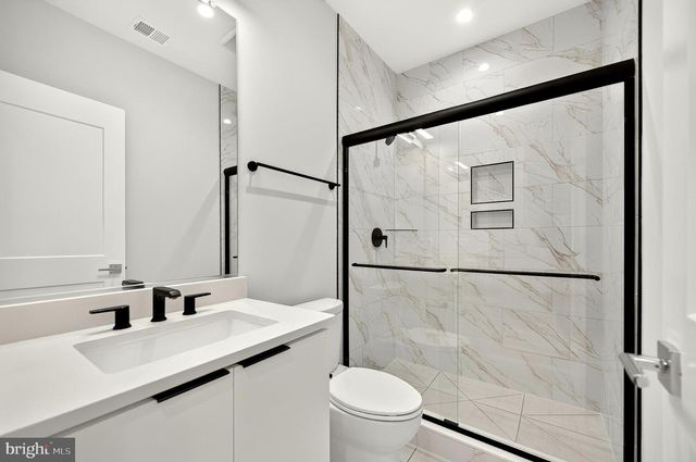 158 N LEE, Falls Church, VA 22046