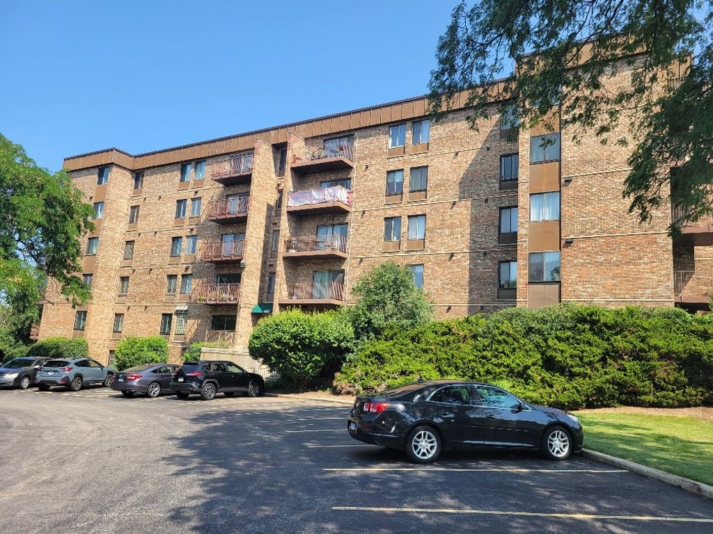 425 Walnut Creek Lane 1305, Lisle, IL 60532