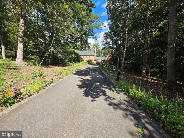 19 PINEY GLEN CT, Potomac, MD 20854
