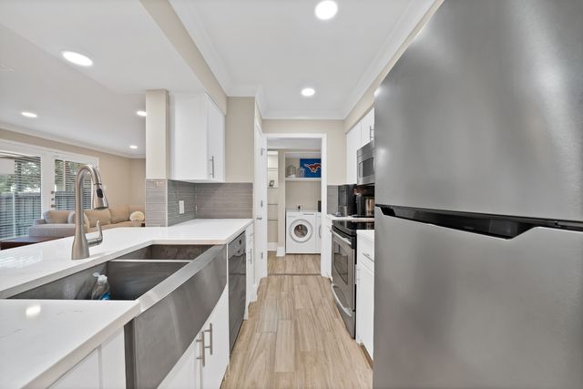 5904 Sandhurst Lane 145, Dallas, TX 75206
