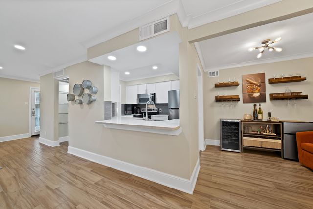 5904 Sandhurst Lane 145, Dallas, TX 75206