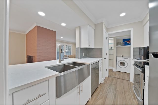5904 Sandhurst Lane 145, Dallas, TX 75206
