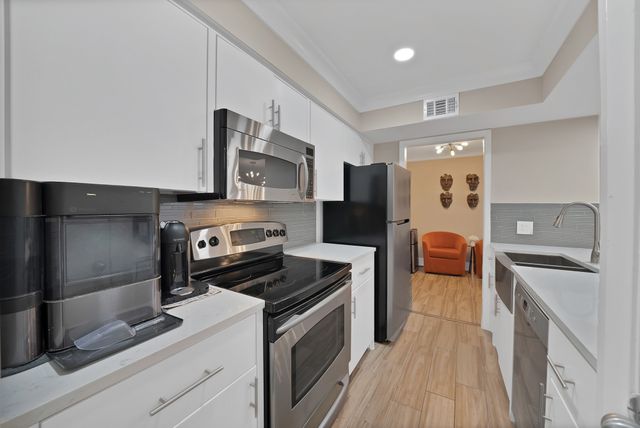 5904 Sandhurst Lane 145, Dallas, TX 75206