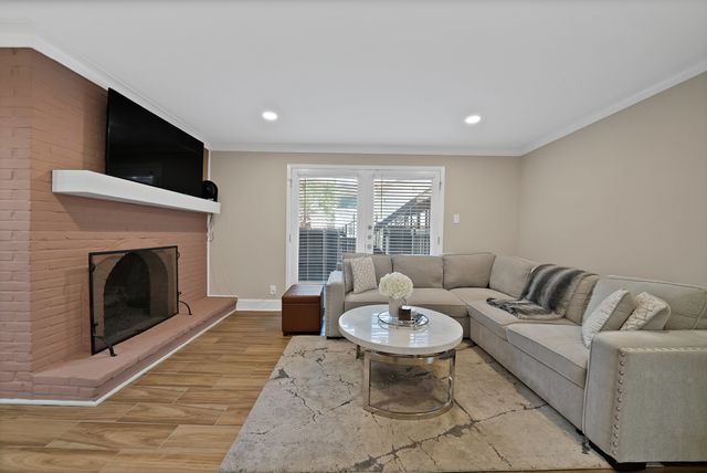 5904 Sandhurst Lane 145, Dallas, TX 75206