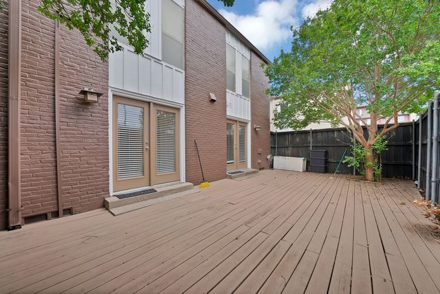 5904 Sandhurst Lane 145, Dallas, TX 75206