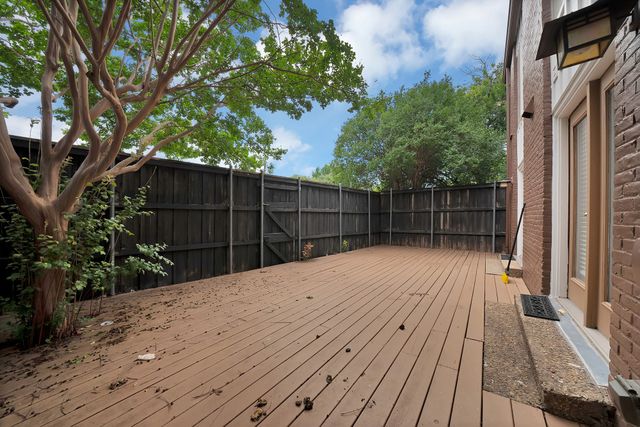 5904 Sandhurst Lane 145, Dallas, TX 75206