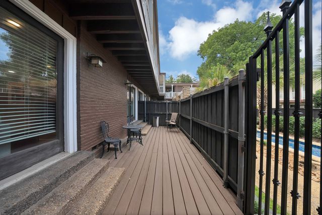 5904 Sandhurst Lane 145, Dallas, TX 75206