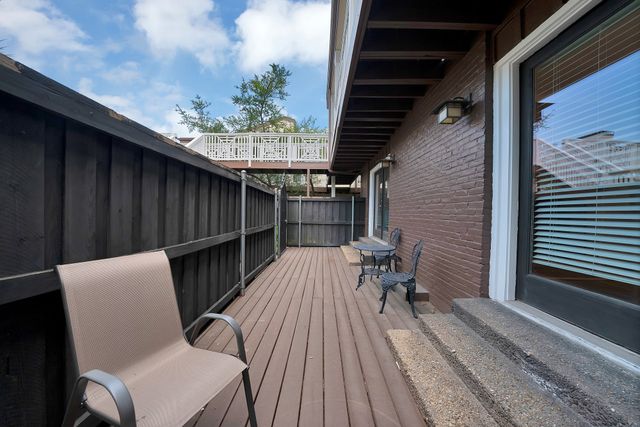 5904 Sandhurst Lane 145, Dallas, TX 75206
