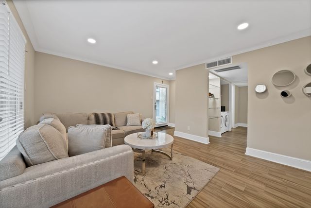 5904 Sandhurst Lane 145, Dallas, TX 75206