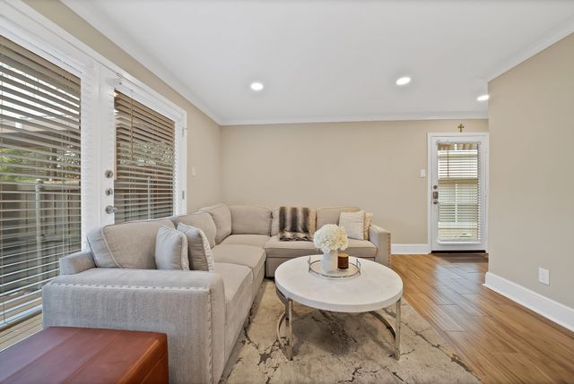 5904 Sandhurst Lane 145, Dallas, TX 75206