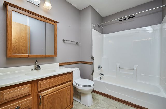 7216 Espanade Street, Johnston, IA 50131