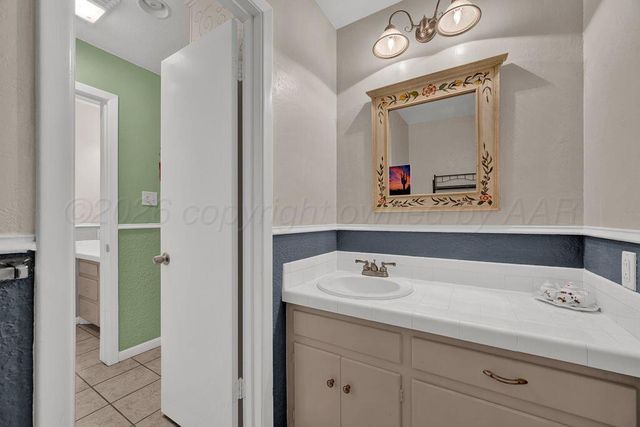 32 VILLAGE Drive, Canyon, TX 79015