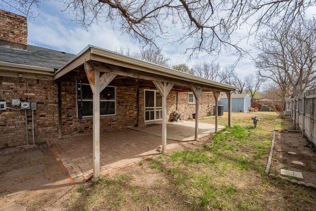 32 VILLAGE Drive, Canyon, TX 79015