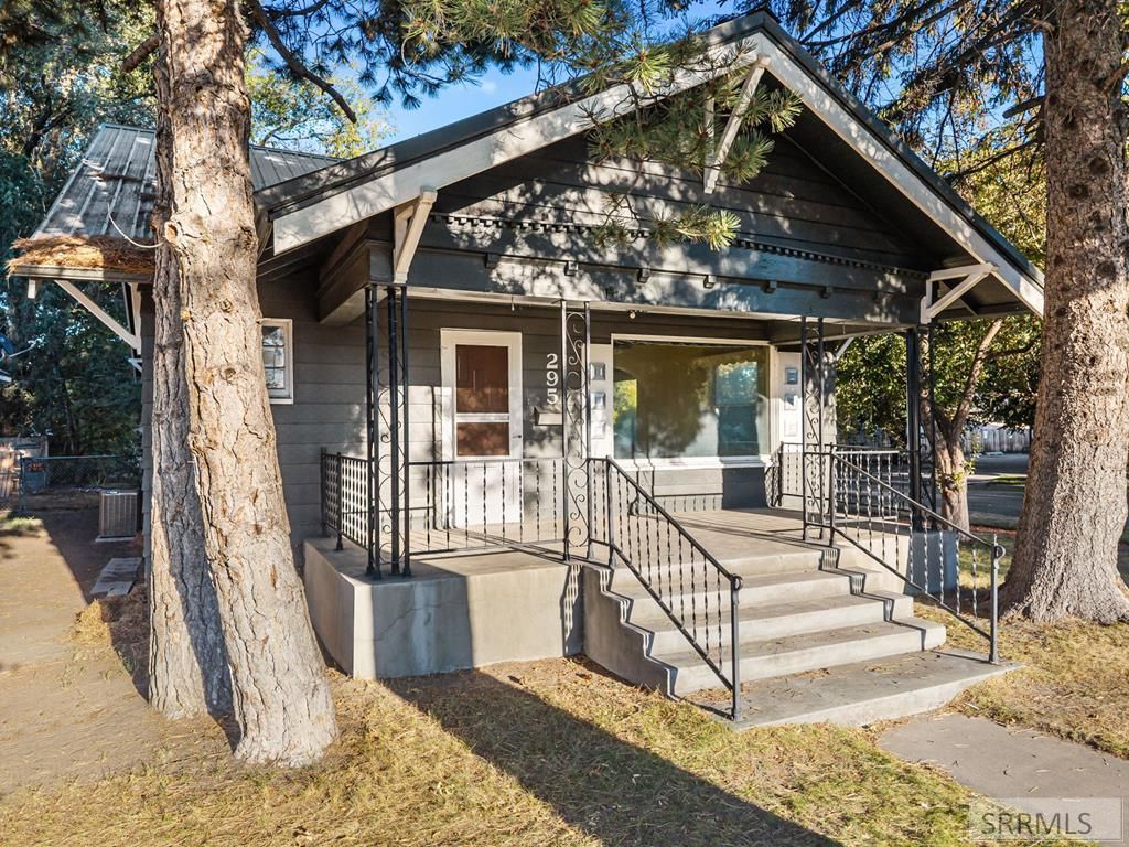 Image 1 of property listing at 295 S Boulevard, Idaho Falls, ID 83401