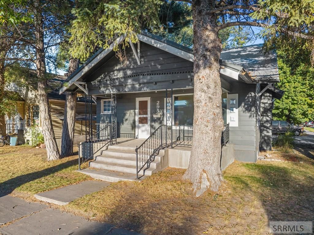 Image 2 of property listing at 295 S Boulevard, Idaho Falls, ID 83401
