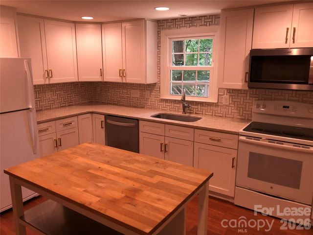 823 Tadlock Place, Matthews, NC 28105