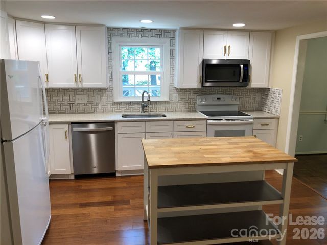 823 Tadlock Place, Matthews, NC 28105