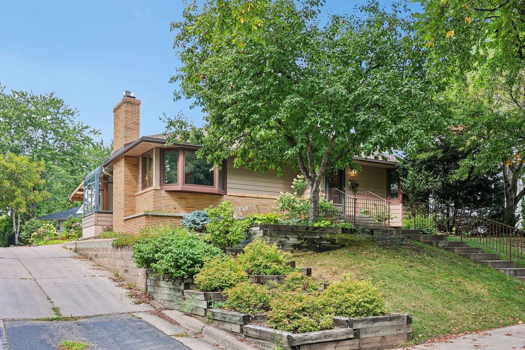 612 Russell Avenue S, Minneapolis, MN 55405 — exterior
