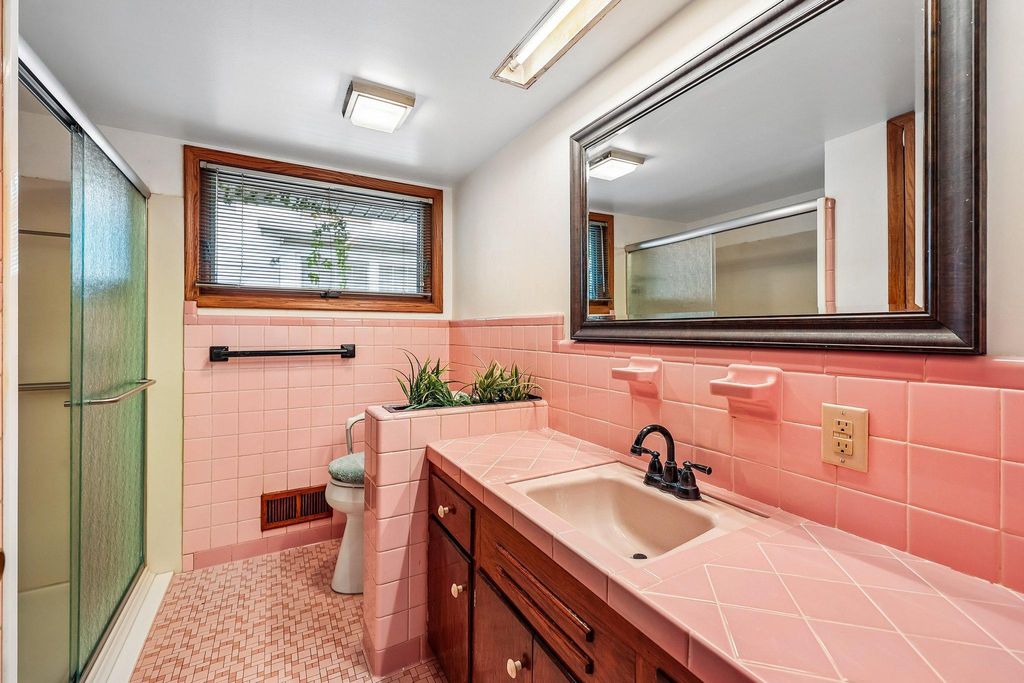 612 Russell Avenue S, Minneapolis, MN 55405 — photo 3