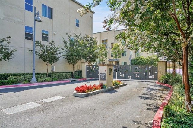 1512 W Artesia Square F, Gardena, CA 90248