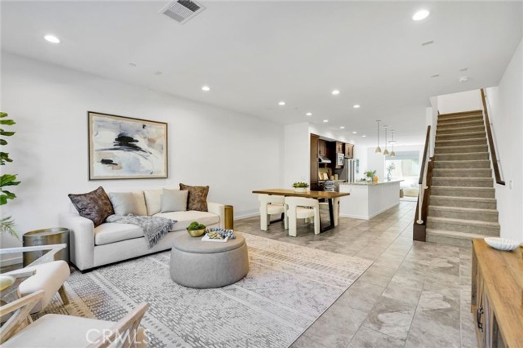 1512 W Artesia Square F, Gardena, CA 90248