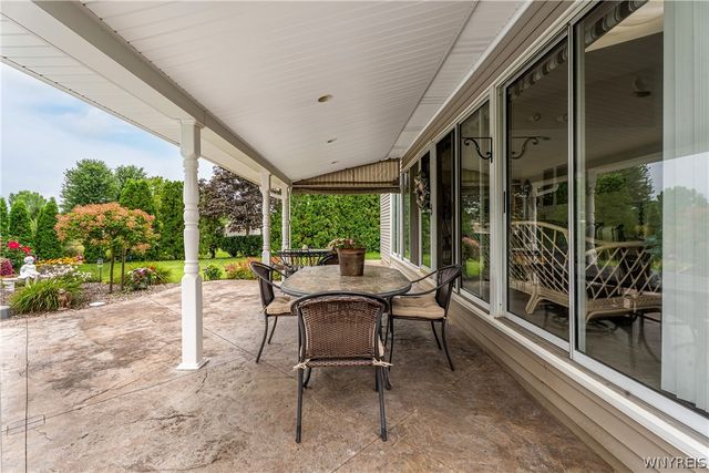 7202 Brookside Dr, Lockport Town, NY 14094