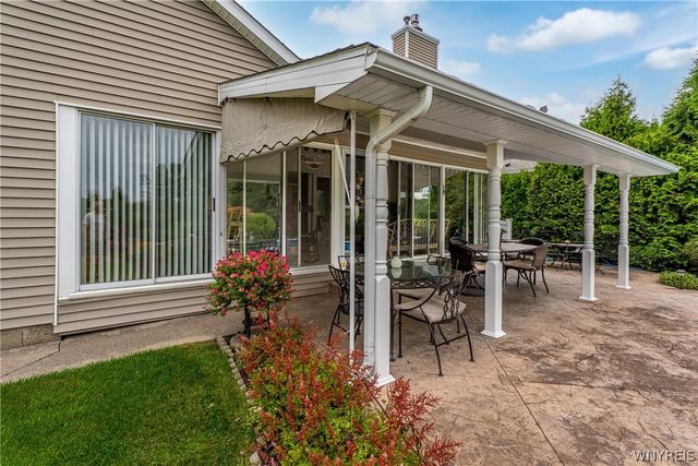 7202 Brookside Dr, Lockport Town, NY 14094