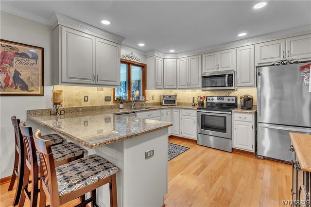 7202 Brookside Dr, Lockport Town, NY 14094