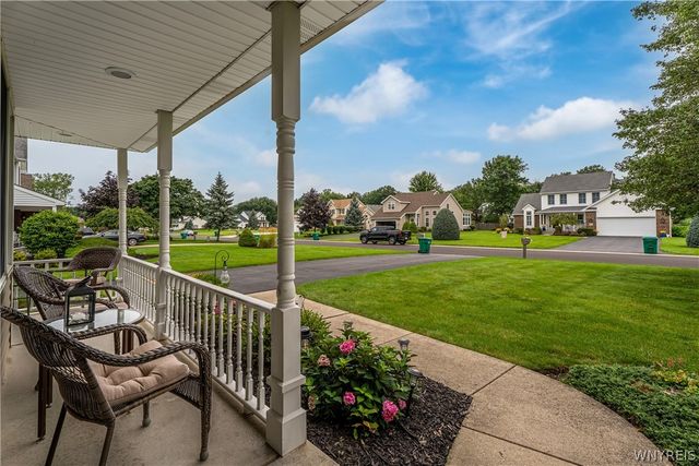 7202 Brookside Dr, Lockport Town, NY 14094