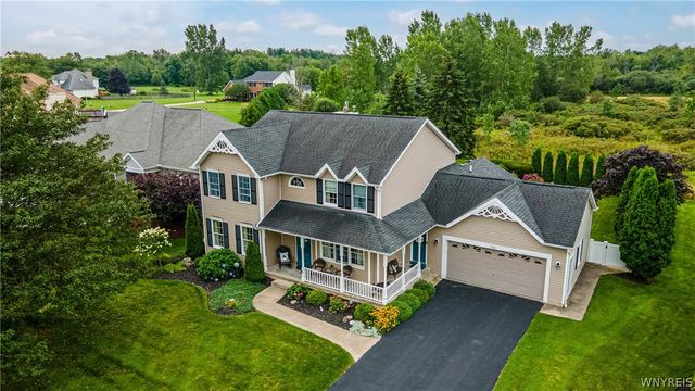 7202 Brookside Dr, Lockport Town, NY 14094