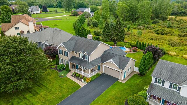 7202 Brookside Dr, Lockport Town, NY 14094