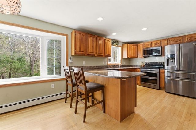 30 Millstone Ln, Middleboro, MA 02346