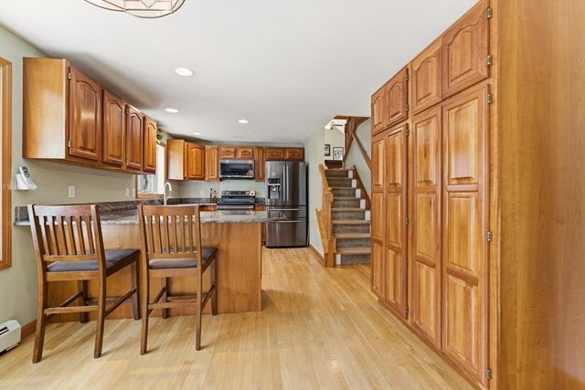 30 Millstone Ln, Middleboro, MA 02346