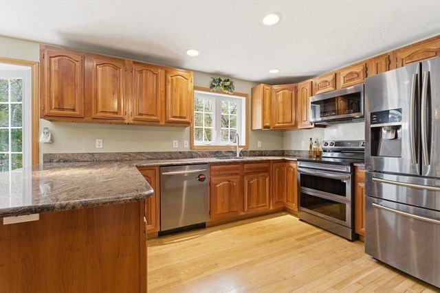 30 Millstone Ln, Middleboro, MA 02346