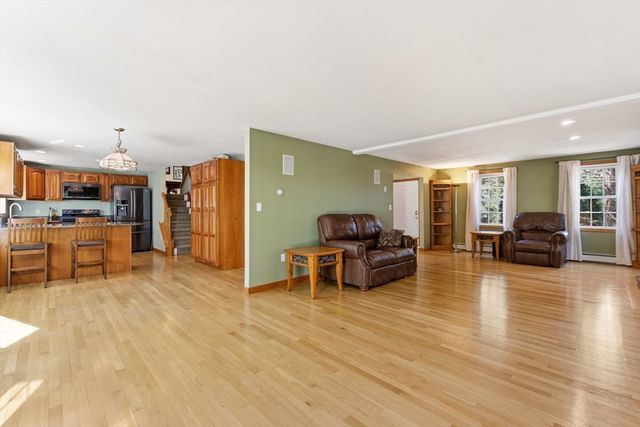 30 Millstone Ln, Middleboro, MA 02346