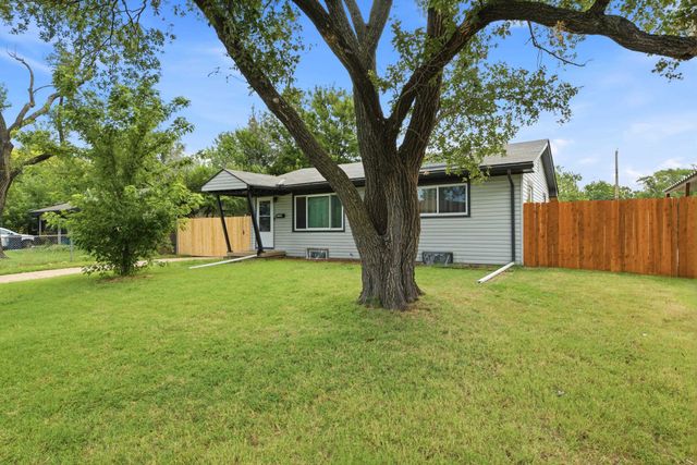 2450 S St Clair Ave, Wichita, KS 67217