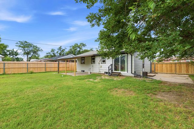 2450 S St Clair Ave, Wichita, KS 67217